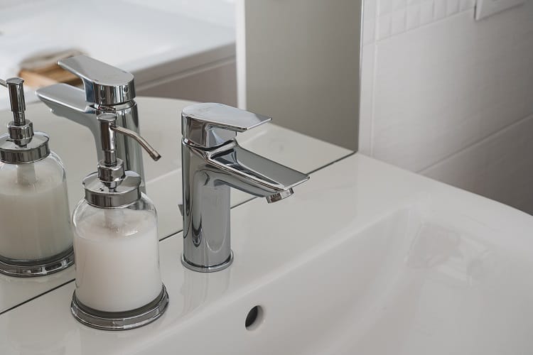 700ML Automatic Sensor Soap Dispenser Sanitizer Bathroom Mounted Touchless V4J7 